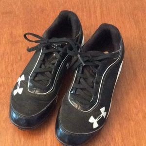 Under Armour Boys Black Baseball Cleat Shoes 1Y